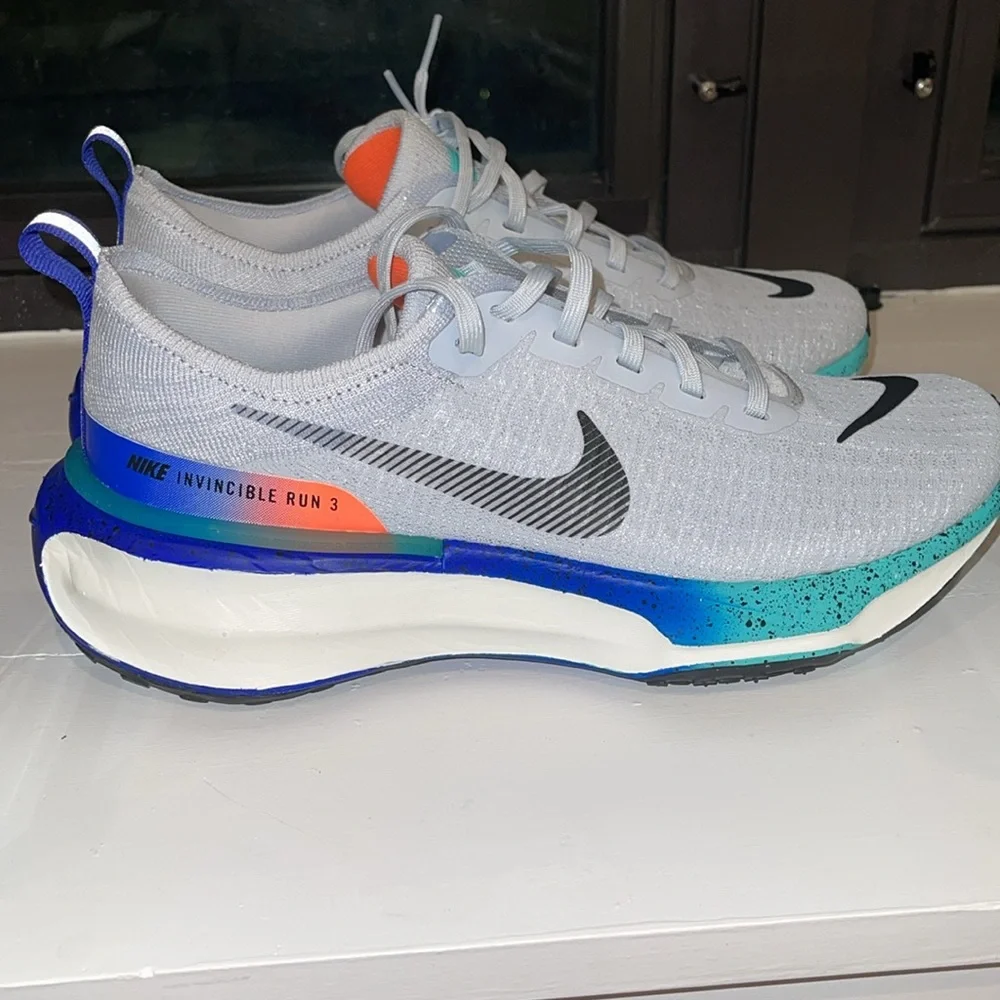 ❗️unisex invincible run 3 NWT❗️ - Picture 2 of 8